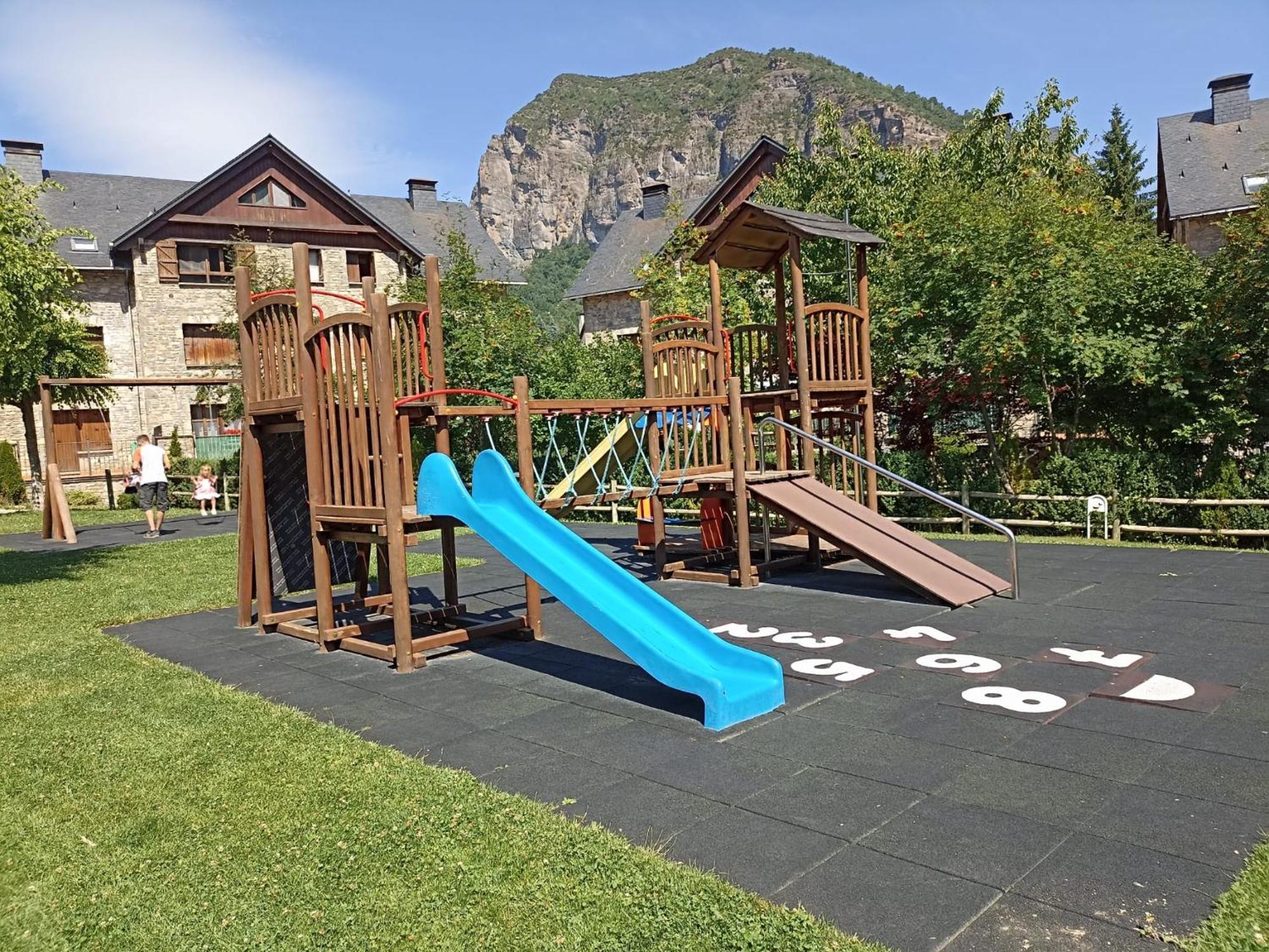 אסקרילה Apartamento A10 De Formigal, 9 Personas Y Garaje מראה חיצוני תמונה